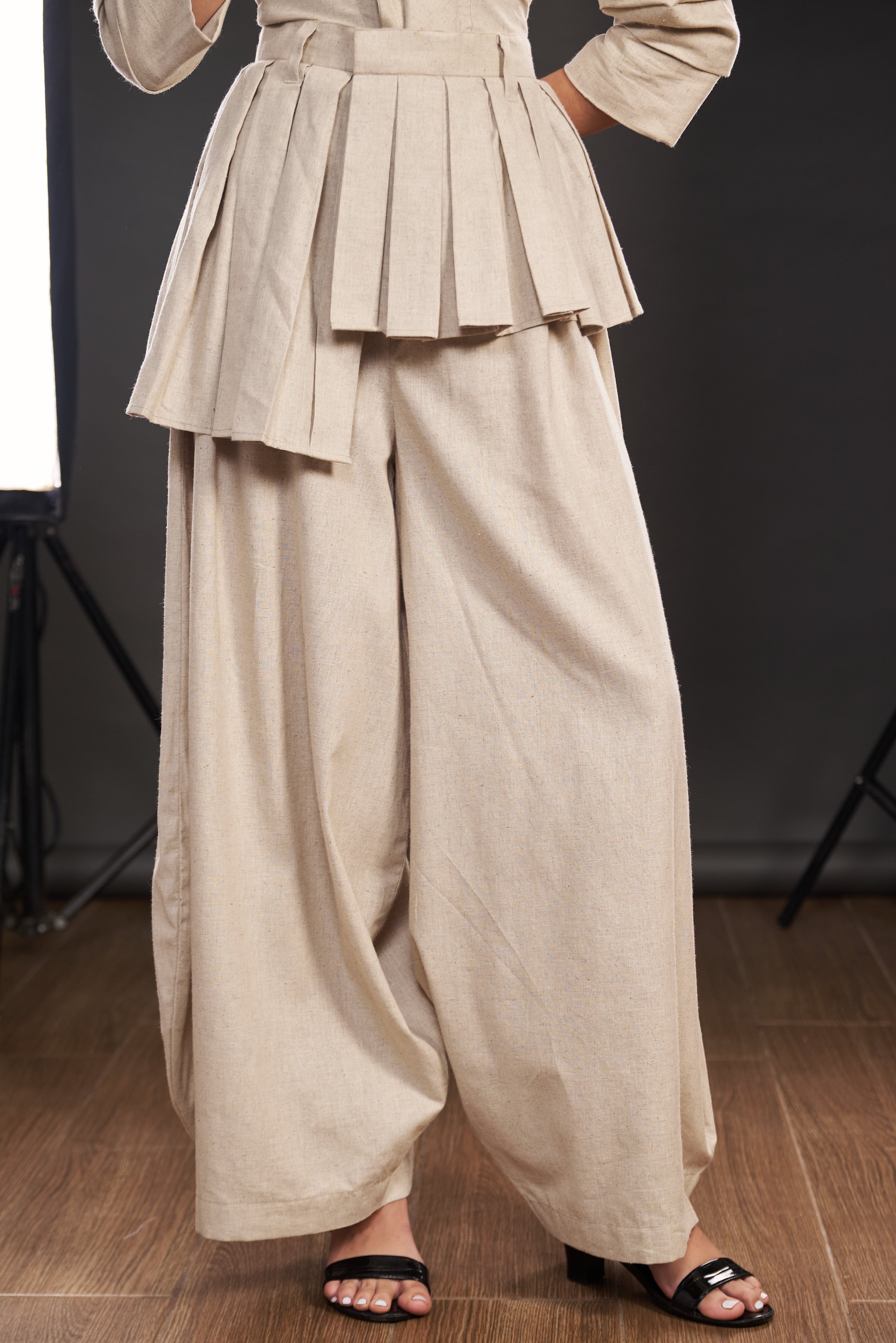 Sand Pleated Linen Pants
