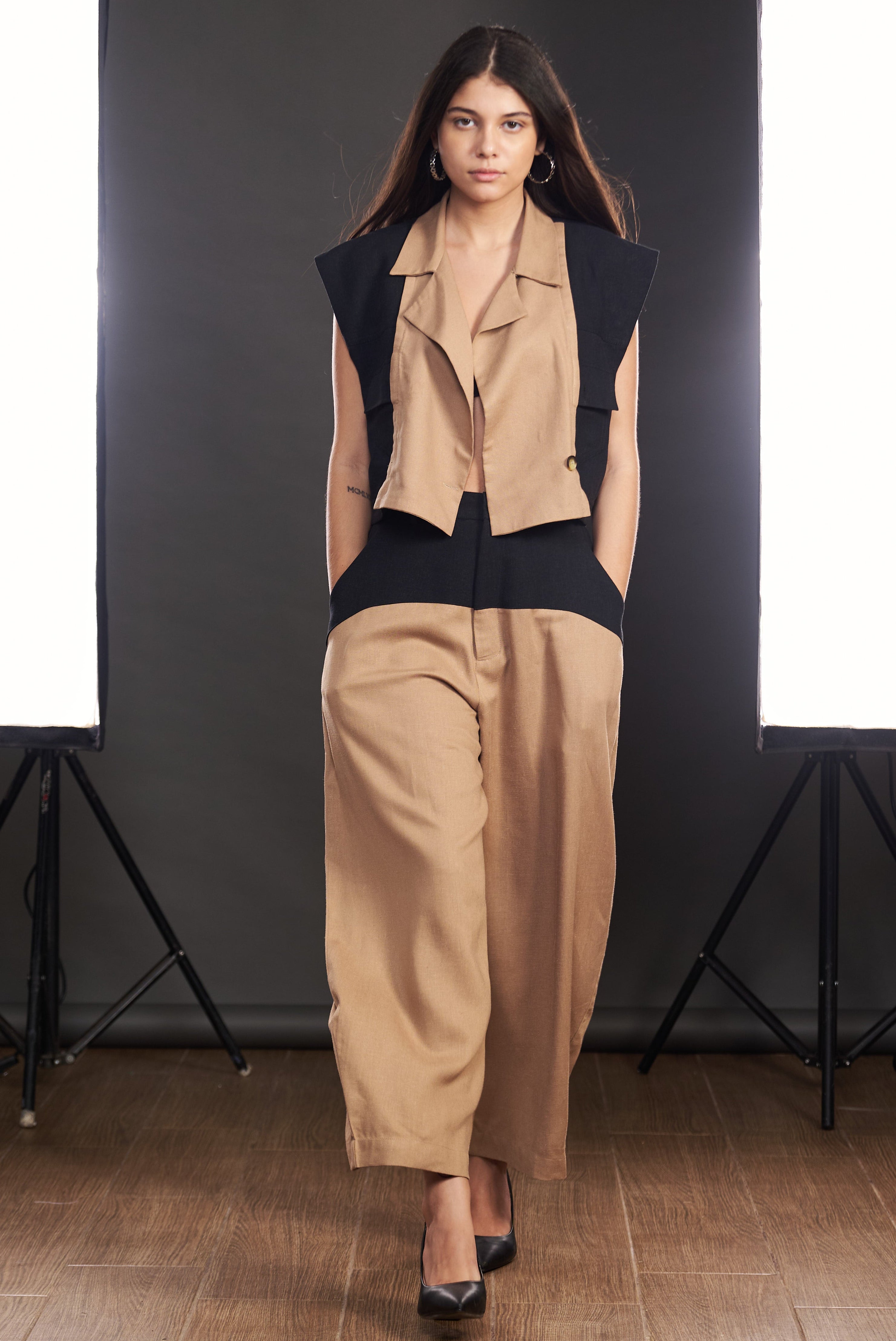 Contrast Panel Barrel Pants