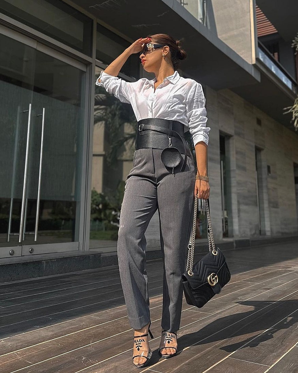 Oval pocket belt in brown with gold buckle