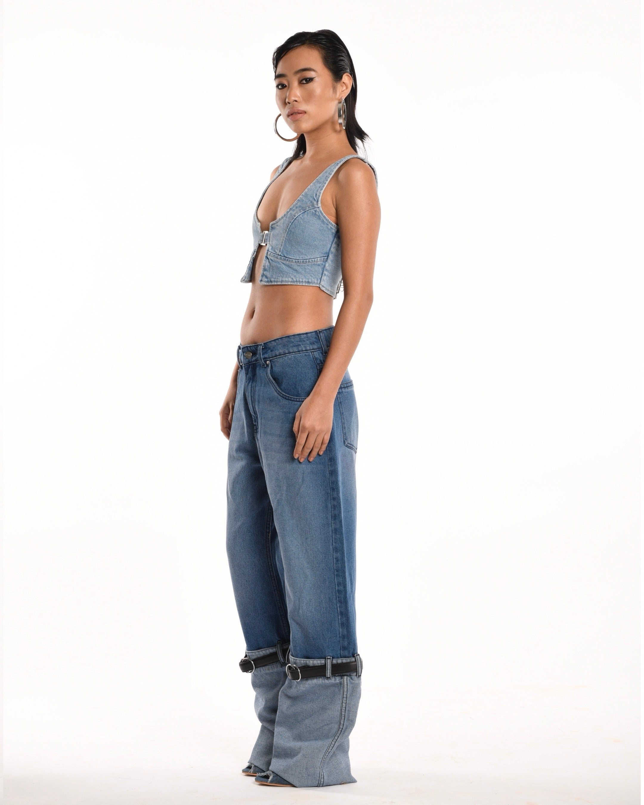 Loren denim jeans with a slim fit and modern design