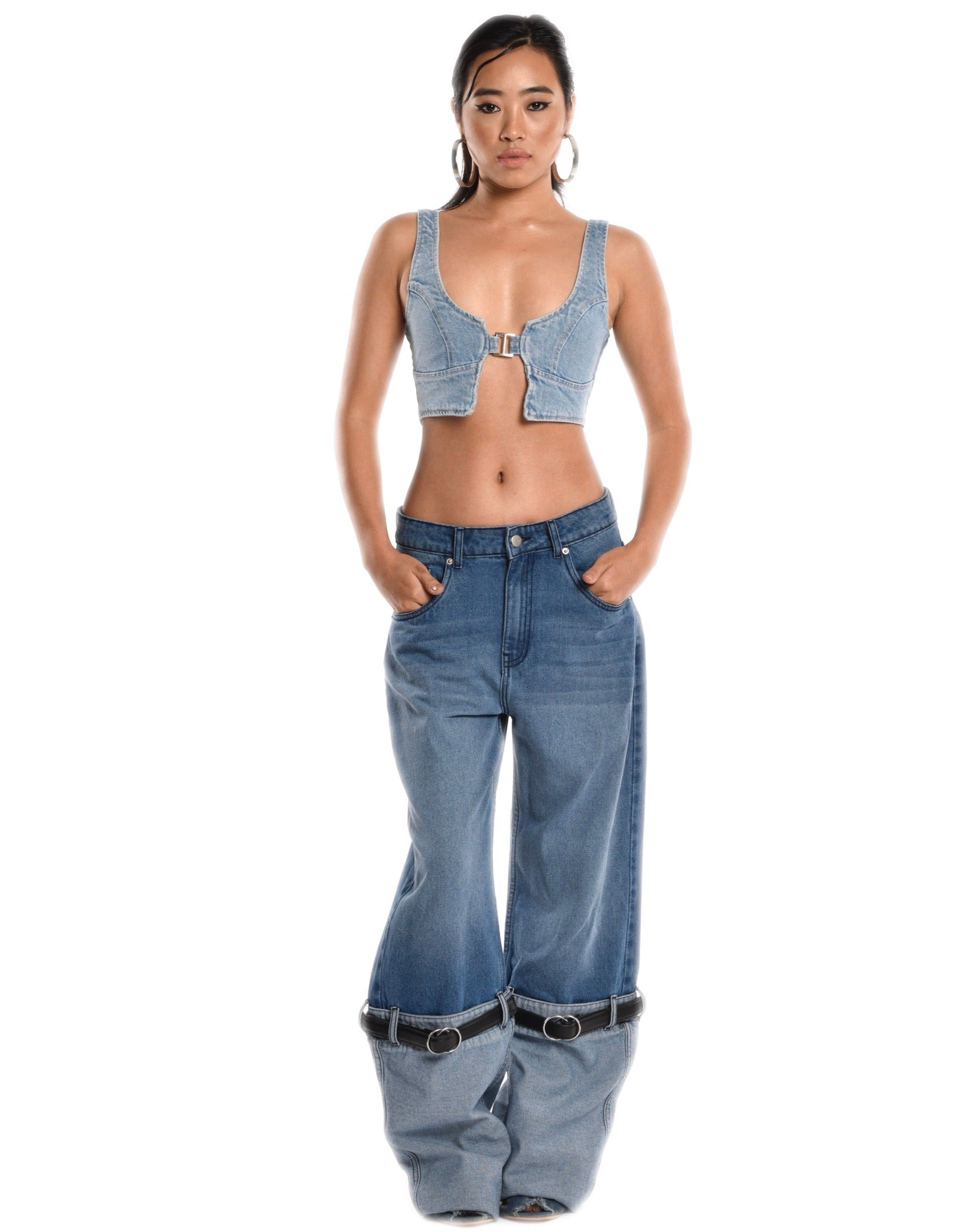 Loren denim jeans with a slim fit and modern design