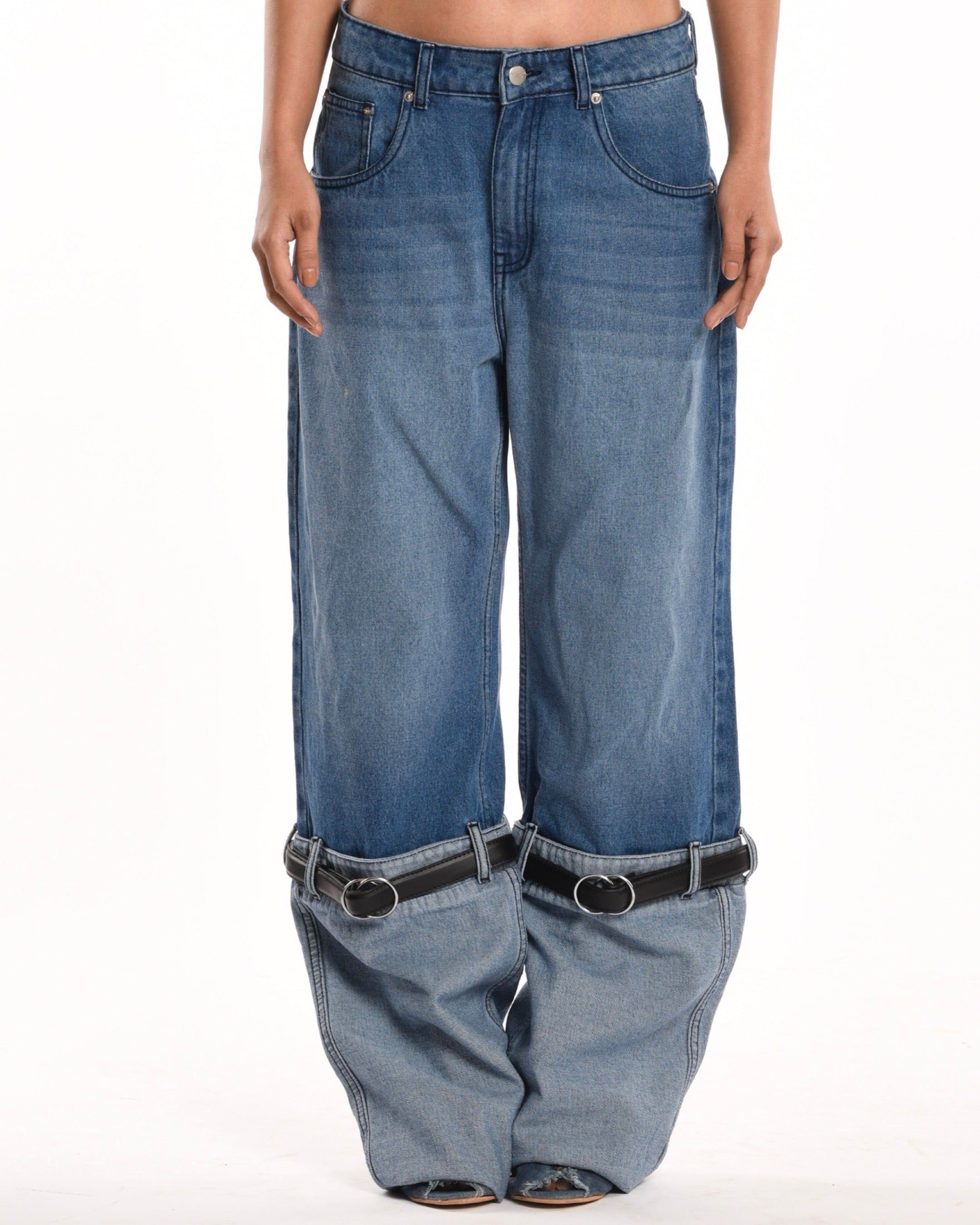 Loren denim jeans with a slim fit and modern design