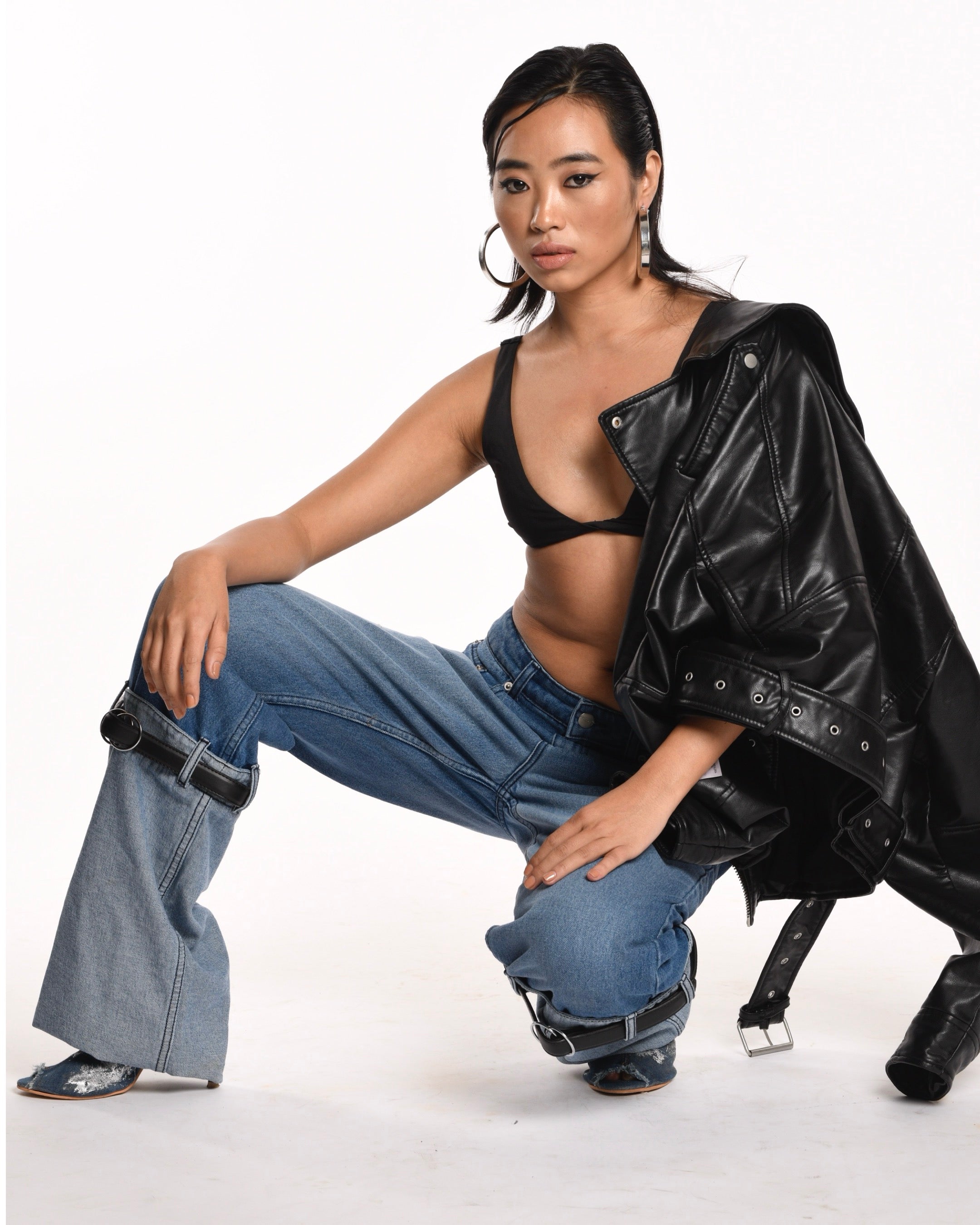 Loren denim jeans with a slim fit and modern design