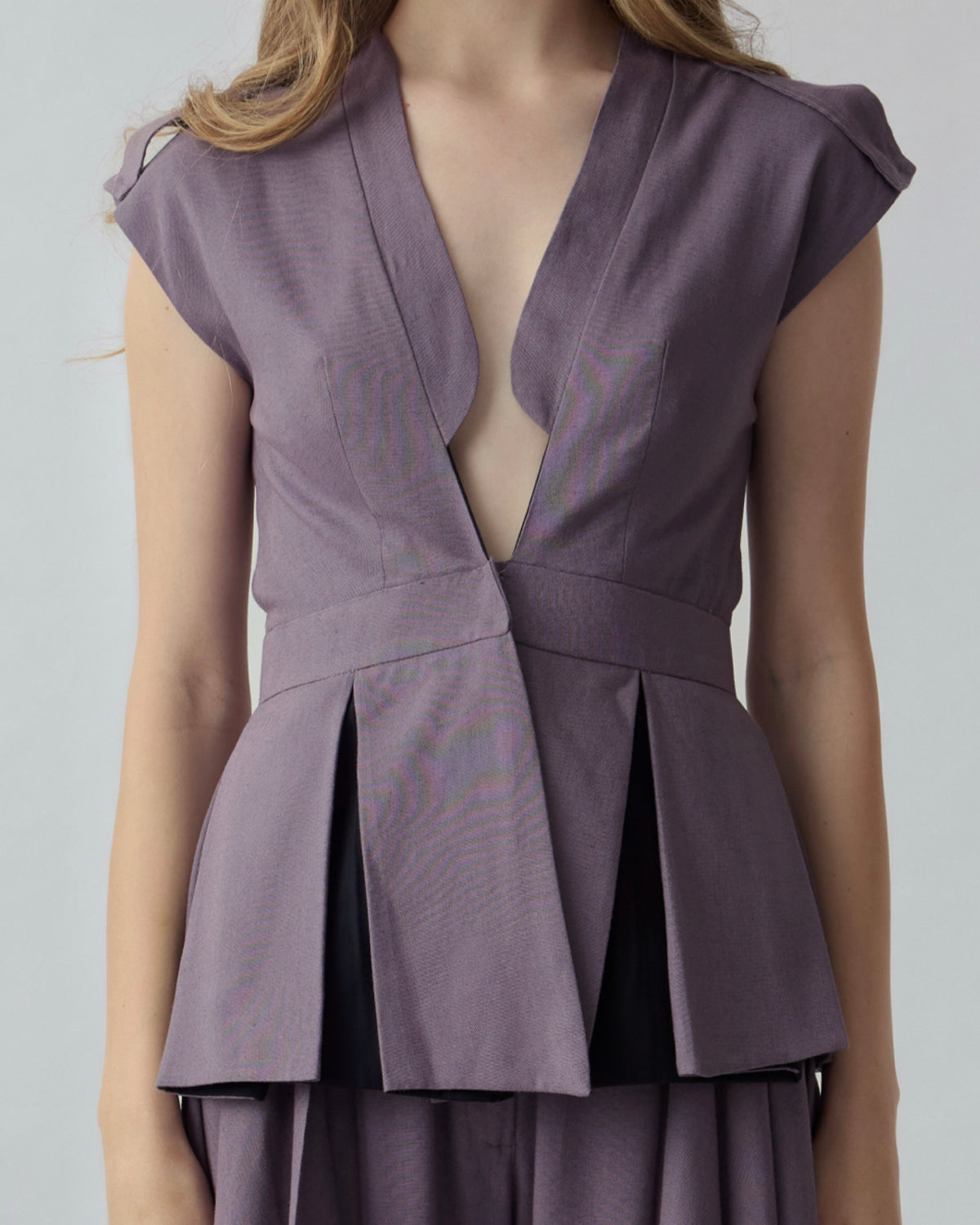 SCALLOP PEPLUM WITH TRAIL