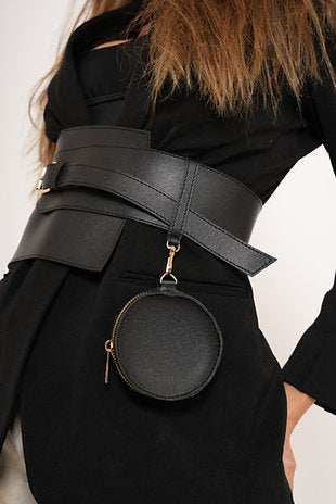 Oval pocket belt in brown with gold buckle