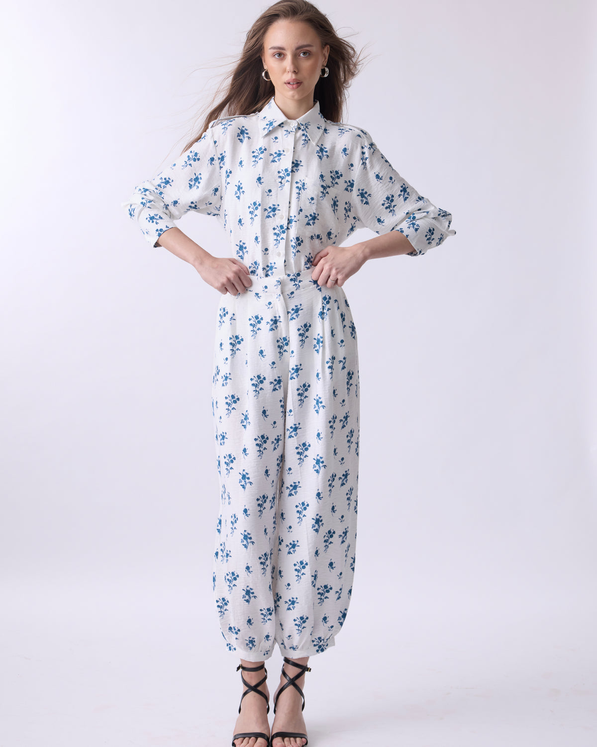 AZURE FLORAL BARREL PANT
