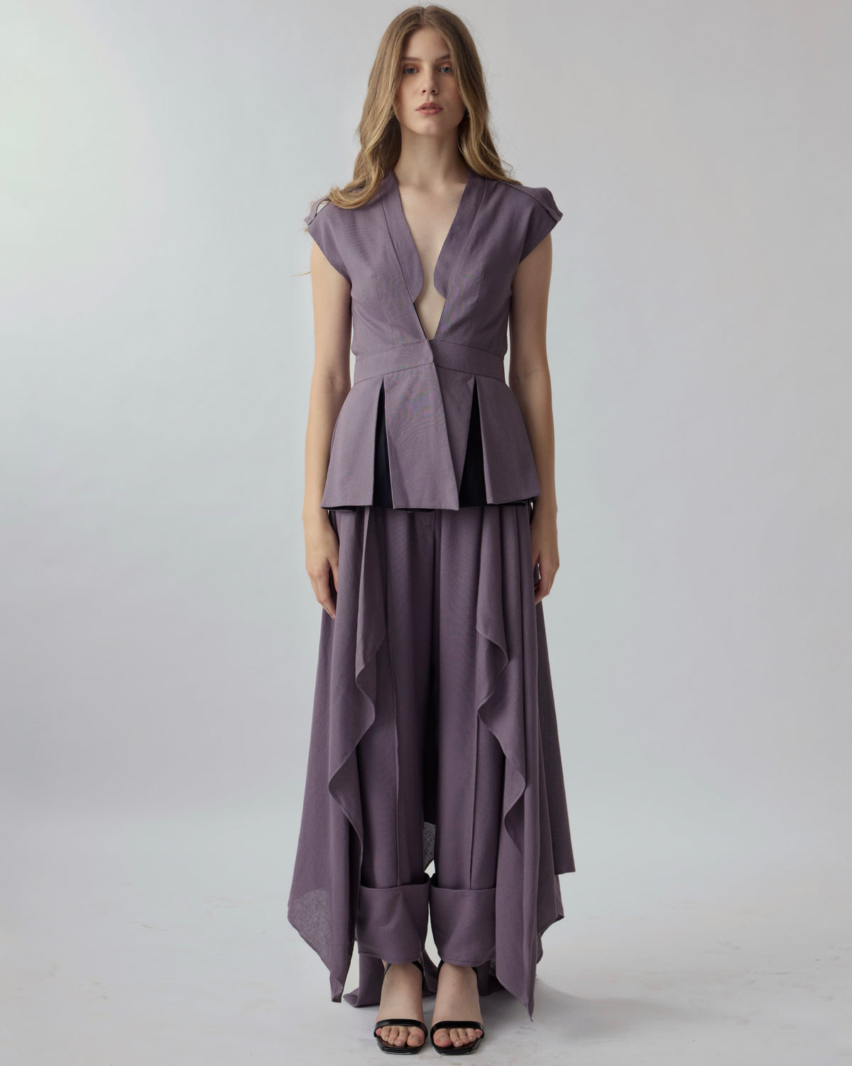 SCALLOP PEPLUM WITH TRAIL