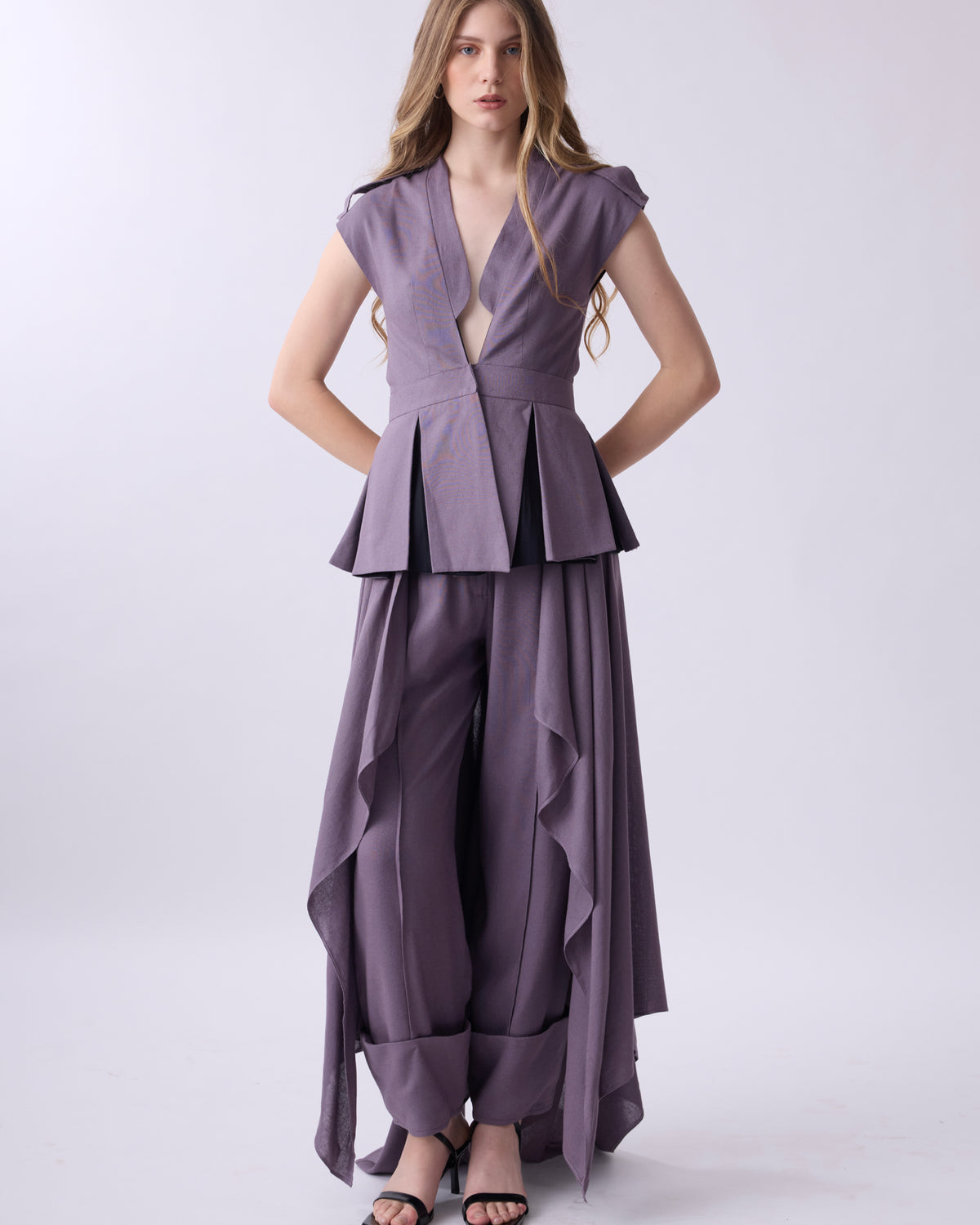 SCALLOP PEPLUM WITH TRAIL